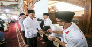 Sebanyak 2.396 calon jemaah haji Kota Bandung dilepas untuk berangkat ke tanah suci, Sabtu 20 Mei 2023. Pelepasan dilakukan oleh Pelaksana Harian Wali Kota Bandung Ema Sumarna di Pusdai Jawa Barat. Ema berharap, para jemaah haji yang berangkat senantiasa diberikan kesehatan dan kelancaran dalam menunaikan ibadah haji. "Kita doakan 2.396 jemaah Kota Bandung ini selalu dalam keadaan sehat, selamat, dan dapat kembali lagi 40 hari ke depan serta menjadi haji mabrur mabruroh," kata Ema.