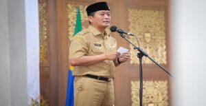 Idulfitri 2023 berpotensi berbeda antara keputusan Pemerintah dengan ketetapan Muhammadiyah. Pengurus Pusat Muhammadiyah sudah menginformasikan akan merayakan Idulfitri pada 21 April 2023. Sementara pemerintah akan terlebih dahulu menggelar sidang isbat (penetapan) awal Syawal 1444 Hijriah/2023 Masehi sebelum menetapkan lebaran. Sidang isbat akan digelar di kantor pusat Kementerian Agama, Jakarta, Kamis 20 April 2023 petang ini. Menanggapi kemungkinan perbedaan tersebut, Pelaksana Harian (Plh) Wali Kota Bandung, Ema Sumarna mengimbau agar masyarakat Kota Bandung terutama umat Muslim tidak terlalu mempersoalkan dan tetap menjunjung tinggi toleransi.