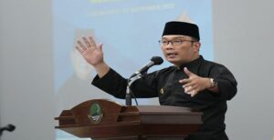 Gubernur Jawa Barat Ridwan Kamil menuturkan, Hari Buruh Internasional pada 1 Mei 2023, yang kali ini bertepatan dalam suasana Lebaran dapat menjadi momentum untuk semua pihak, mulai dari pemerintah, pekerja, sampai pengusaha, untuk mempererat kebersamaan. "Selamat Hari Buruh Internasional, May Day, 1 Mei 2023. Di momen yang luar biasa, di hari yang fitri ini kita terus merajut kebersamaan antara pekerja, pengusaha, dan pemerintah, dengan hubungan industrial yang harmonis," ucapnya yang disampaikan dalam pesan video.