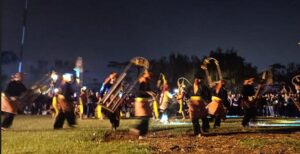 Harmonisasi bunyi angklung yang dimainkan Plh Wali Kota Bandung, Ema Sumarna bersama jajaran Forkopimda Kota Bandung menandai pembukaan Festival Bandung Kota Angklung di kawasan Kiara Artha Park, Sabtu 27 Mei 2023. Festival Bandung Kota Angklung merupakan acara yang dihelat setelah satu tahun Kota Bandung resmi mendeklarasikan diri sebagai Kota Angklung 21 Mei 2022 lalu. Dalam Acara ini turut hadir Sejumlah tokoh angklung seperti Taufik Hidayat Udjo, para pengajar, pelajar, pengrajin, pemain, akademisi, pemerhati, dan tokoh masyarakat.