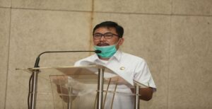 Kepala Dinas Pendidikan Kota Bandung, Hikmat Ginanjar beserta jajaran di lingkungan Dinas Pendidikan Kota Bandung menandatangani Komitmen Bersama Stop Pungli dan Gratifikasi Penerimaan Peserta Didik Baru (PPDB) Kota Bandung 2023, Senin 29 Maret 2023. Penandatanganan ini merupakan komitmen Pemerintah Kota (Pemkot) Bandung melalui Dinas Pendidikan untuk menjaga integritas dan menyukseskan PPDB Kota Bandung jenjang TK, SD dan SMP 2023. “Hari ini kita bersama-sama menandatangani Pakta Integritas sebagai bentuk komitmen memberikan pelayanan masyarakat sesuai dengan tata kelola ataupun aturan yang ditetapkan oleh pemerintah,” kata Hikmat.