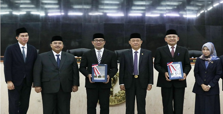 Pemda Provinsi Jawa Barat mendapatkan Opini Wajar Tanpa Pengecualian yang ke-12 kalinya dari Badan Pemeriksa Keuangan Republik Indonesia atas Laporan Keuangan Pemerintah Daerah Provinsi Jabar Tahun Anggaran 2022. Dengan meraih Opini Wajar Tanpa Pengecualian (WTP) menurut Gubernur Ridwan Kamil menandakan bahwa pembangunan di Jabar selalu akuntabel dan transparan sehingga selama lima tahun di masa kepemimpinannya banyak manfaat yang dirasakan masyarakat. "Alhamdulillah berita baik Jawa Barat kembali meraih Opini WTP menandakan ke-12 kali sebuah hal baik terus kami pertahankan. Ini juga menandakan pembangunan Jawa Barat selama lima tahun terakhir selalu dalam koridor transparan dan akuntabel sehingga semuanya dirasakan manfaatnya oleh masyarakat," kata Ridwan Kamil usai Rapat Paripurna di Gedung DPRD Provinsi Jabar, Kota Bandung, Senin (15/5/2023).