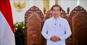 Presiden Joko Widodo (Jokowi) mengucapkan Selamat Hari Buruh Internasional atau May Day yang diperingati hari ini. Jokowi mengajak seluruh pemangku kepentingan untuk memanfaatkan momentum Hari Buruh dengan melindungi hak buruh. "Kepada buruh dan pekerja di seluruh Tanah Air Indonesia saya mengucapkan selamat Hari Buruh Internasional 2023. Momentum ini harus kita manfaatkan untuk terus memperluas kesempatan kerja, meningkatkan kesejahteraan buruh dan pekerja, melindungi hak buruh dan pekerja, serta meningkatkan produktifitas dan daya saing nasional," kata Jokowi melalui video yang ditayangkan kanal Youtube Sekretariat Presiden, Senin (1/5/2023).