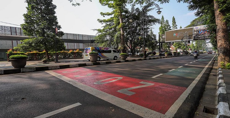 Car Free Day (CFD) Dago Kota Bandung kembali digelar. Kawasan bebas kendaraan ini mulai dilaksanakan di Jalan Ir H. Djuanda, dari Simpang Dayang Sumbi hingga Simpang Cikapayang pada Minggu 4 Juni 2023 pukul 06.00-10.00 WIB. "Sudah disekapakati pelaksanaan CFD setiap bulannya pada minggu kesatu dan minggu ketiga. Jadi sebulan itu 2 kali. Kami sudah rapat dengan Koramil, Polsek, Polres, Kecamatan dan Kelurahan," kata Kepala Bidang Pengendalian dan Operasional, Dinas Perhubungan Kota Bandung, Asep Kuswara. Ia mengungkapkan, adapun tata tertib CFD di antaranya, masyarakat tidak diperbolehkan beraktivitas perdagangan promosi, di daerah Ruang Milik Jalan (Rumija). Dilarang membawa hewan peliharaan semua jenis hewan tanpa terkecuali.