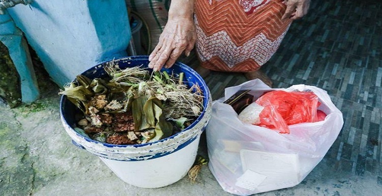 Tak ada yang tak mungkin jika semua warga saling mendukung dan mau terus belajar menjaga lingkungan. Seperti RW 02 Kelurahan Sukamiskin, Kecamatan Arcamanik, 75 persen warganya berhasil mengolah sampah di rumah masing-masing. Penggeraknya adalah Deny Sukirman, Ketua RW 02 Sukamiskin. Ia menggerakkan warganya untuk melaksanakan Kang Pisman sejak tahun 2020. "Bukan hanya Kang Pisman, kami juga ada Buruan Sae. Jadi ada peternakan ayam, kebun, dan ada kolam ikan lele. Prinsipnya Waste to food, integrasi dari pengolahan sampah," jelas Deny seusai sosialisasi Kang Pisman di SOR Arcamanik, Minggu 21 Mei 2023.