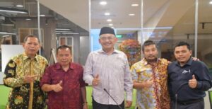 Panitia Khusus (Pansus) I DPRD Jawa Barat melaksanakan kunjungan kerja ke Kementerian Perencanaan Pembangunan Nasional (PPN) / Badan Perencanaan Pembangunan Nasional (Bappenas) membahas Laporan Keterangan Pertanggungjawaban (LKPJ) Gubernur Tahun Anggaran 2022, DKI Jakarta, Kamis (11/5/2023). Ketua Pansus I LKPJ Gubernur TA 2022 H. Jajang Rohana, S.Pd.I menuturkan, kunjungan kerja ke Kementerian PPN / Bappenas membahas banyak hal, pembahasan yang utama terkait LKPJ Gubernur TA 2022. Disinggung pula terkait implementasi berbagai kebijakan pemerintah pusat di Provinsi Jabar.