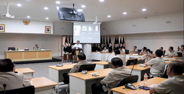 Menteri Pertahanan Prabowo Subianto melakukan kunjungan kerja ke Kantor Pusat Persatuan Purnawirawan (PP) Polri, di Jakarta, Senin (15/5/2023) dalam rangka bersilaturahmi untuk mempererat persahabatan dan persaudaraan. Kunjungan Menhan Prabowo tersebut disambut langsung oleh Ketua Umum PP Polri Jenderal Polisi (Purn) Bambang Hendarso Danuri di dampingi Wakil Ketua Umum PP Polri Komjen Pol (P) Makbul Padmanegara, Sekretaris Jenderal PP Polri Irjen Pol (P) Sunarko beserta Pengurus Pusat PP Polri, dan Ketua PP Polri Daerah di Indonesia. Dalam sambutannya Menhan Prabowo menyatakan, harus selalu waspada terhadap ancaman yang sewaktu-waktu datang. Ia menyoroti pentingnya saling berinteraksi dan bertukar informasi merupakan untuk dapat mengerti setiap kejadian dan waspada terhadap ketegangan yang terjadi di dunia.