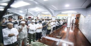 Kementerian Agama (Kemenag) telah menetapkan Hari Raya Idulfitri atau 1 Syawal 1444 Hijriah di Indonesia jatuh pada Sabtu, 22 April 2023 besok. Seluruh masjid di Kota Bandung telah melakukan persiapan jelang salat Idulfitri yang akan dilakukan besok hari. Menurut Kepala Bagian Kesejahteraan Rakyat Setda Kota Bandung, Momon Ahmad Imron Sutisna, sebanyak 1.736 lokasi telah ditetapkan menjadi lokasi pelaksanaan salat Idul Fitri 1 Syawal 1444 Hijriah di seluruh wilayah Kota Bandung pada Sabtu 22 April 2023.