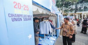 Sebanyak 20 produk industri dan 15 kuliner berbahan dasar tahu unjuk gigi dalam Festival Sentra Industri 2023 di Cihampelas Walk. Acara ini digelar 20-25 Juni 2023. Selain itu, Festival Sentra Industri 2023 juga dirangkaikan dengan Festival Kuliner All bertajuk All About Tahu. Sebanyak 15 produk kuliner unjuk gigi dengan menampilkan kreasi kuliner berbahan dasar tahu. Kepala Dinas Perdagangan dan Perindustrian (Disdagin) Kota Bandung Elly Wasliah menyebut, kegiatan ini merupakan upaya peningkatan daya saing produk serta omzet pelaku industri di Kota Bandung.