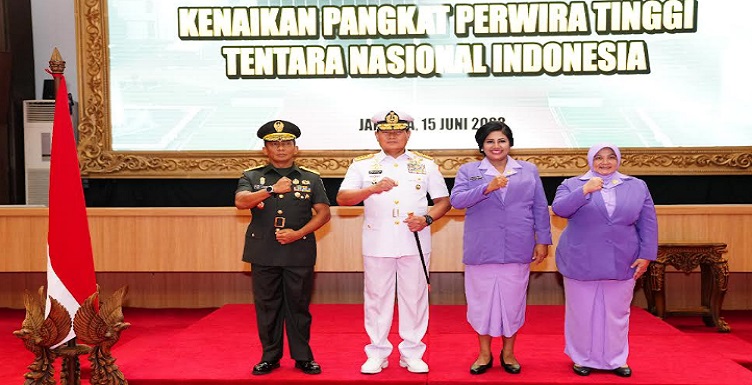 Sebanyak 31 orang Perwira Tinggi (Pati) TNI laksanakan Korp Raport kenaikan pangkat kepada Panglima TNI Laksamana TNI Yudo Margono, S.E., M.M., bertempat di Aula Gatot Soebroto Mabes TNI Cilangkap, Jakarta Timur, Kamis (15/06/2023). Korp Raport kenaikan pangkat Pati TNI tersebut berdasarkan Surat Perintah Panglima TNI Nomor Sprin /1088/VI/2023 tanggal 13 Juni 2023.