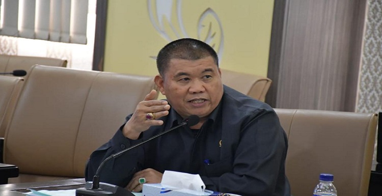 DPRD Jawa Barat dalam waktu dekat akan membahas soal usulan nama-nama bakal calon Penjabat (Pj) gubernur Jabar dengan fraksi-fraksi. Anggota DPRD Jawa Barat H. Sugianto Nangolah,SH,MH menuturkan, setiap fraksi di Dewan Perwakilan Rakyat Daerah Jabar bisa mengusulkan 3 orang bakal calon Pj gubernur Jabar. Nama-nama yang diusulkan fraksi tersebut nantinya akan diserahkan kepada pimpinan DPRD Jawa Barat. Kemudian diserahkan kepada Kementerian Dalam Negeri (Kemendagri). Namun demikian, terkait mekanisme pengusulan, persyaratan bakal calon Pj gubernur Jabar yang diusulkan DPRD Jawa Barat hingga bagaimana pengambilan keputusan dari Dewan Perwakilan Rakyat Daerah Jabar masih belum pasti.