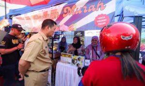 Pemerintah Kota (Pemkot) Bandung menggelar Gerakan Pangan Murah Plus+ di Kantor Dinas Ketahanan Pangan dan Pertanian (DKPP) Kota Bandung, Senin 26 Juni 2023. Kegiatan ini juga dilakukan serentak di 342 titik dan 301 kota se-Indonesia dan disiarkan secara daring, salah satunya melalui kanal YouTube Diskominfo Kota Bandung. Pada kesempatan tersebut, Kepala DKPP Kota Bandung Gin Gin Ginanjar menyebut, Gerakan Pangan Murah Plus+ merupakan upaya Pemkot Bandung dalam menghadirkan pangan dengan harga terjangkau bagi masyarakat.