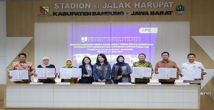 Kementerian Pekerjaan Umum dan Perumahan Rakyat (PUPR) melalui Direktorat Jenderal (Ditjen) Cipta Karya menadatanganani serah terima pengelolaan sementara Stadion Gelora Bandung Lautan Api (GBLA) dan Sidolig kepada Pemerintah Kota (Pemkot) Bandung. Penandatangan serah terima diteken langsung oleh Pelaksana Harian Wali Kota Bandung, Ema Sumarna dan Direktur Jenderal (Dirjen) Cipta Karya Diana Kusamastuti di Stadion Si Jalak Harupat Kabupaten Bandung, Minggu 25 Juni 2023. Serah terima ini seiring selesainya renovasi Stadion GBLA dan Sidolig yang direncanakan akan menjadi lapangan pertandingan dan lapangan latihan venue Piala Dunia U-20 namun batal digelar. Atas hal tersebut Pelaksana Harian Wali Kota Bandung, Ema Sumarna mengaku bersyukur dan berterima kasih kepada Kementerian PUPR atas selesainya renovasi Stadion GBLA dan Sidolig.