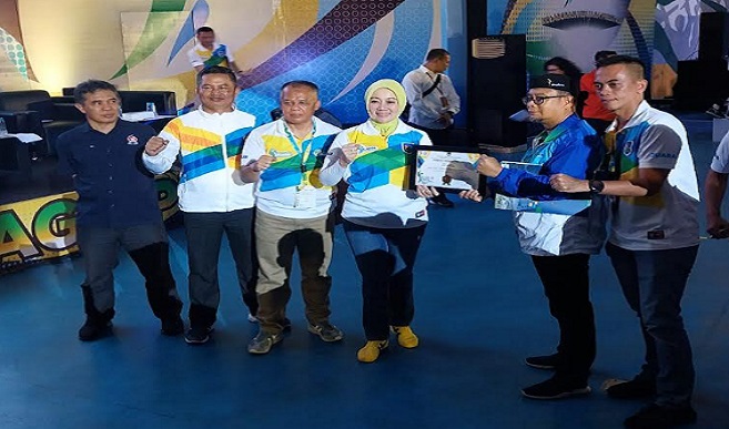 Kota Bandung menjadi juara umum Pekan Olahraga Pelajar Daerah (Popda) XIII Jawa Barat. Pada ajang ini, Kota Bandung sukses mengumpulkan 67 medali emas, 67 perak, dan 78 perunggu. Sementara peringkat kedua diraih Kabupaten Bandung Barat dengan 29 emas, 13 perak, dan 32 perunggu. Disusl Kabupaten Bandung dengan 27 emas, 28 perak, dan 28 perunggu. Menanggapi keberhasil ini, Kepala Bidang Pemberdayaan Olahraga Dispora Kota Bandung, Komarudin merasa bersyukur.