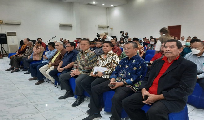 Pendukung bakal calon presiden Ganjar Pranowo, Prabowo Subianto, dan Anies Baswedan bersama-sama menyerukan penyelenggaraan Pemilu 2024 yang damai. Pemilu harus menumbuhkan kegembiraan. Semua harus merasa senang, kata mereka dalam Talk Show Nasional dengan tema 'Songsong Pesta Demokrasi dengan Riang Gembira' di Hall Dewan Pers, Jakarta Pusat, Minggu (9/7/2023). Talk Show Nasional terkait Pilpres 2024 ini diselenggarakan oleh Vox Point Indonesia bekerja sama dengan Masyarakat dan Pers Pemantau Pemilu (Mappilu) PWI Pusat.