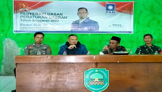 Anggota DPRD Provinsi Jawa Barat Daerah Pemilihan (Dapil) Jabar XI (Kabupaten Subang, Majalengka, dan Kabupaten Sumedang) Raden Tedi, ST mensosialisasikan Peraturan Daerah (Perda) Tentang Pengembangan Ekonomi Kreatif di Desa Curugrendeng , Kecamatan Jalancagak, Kabupaten Subang, Jawa Barat, Jum'at, 7 Juli 2023. Sosialisasi yang dilakukan Raden Tedi, ST tersebut dalam rangka kegiatan Penyebarluasan Peraturan Daerah (Perda) Nomor 15 Tahun 2017 tentang Pengembangan Ekonomi Kreatif Tahun Anggaran (TA) 2022/2023.