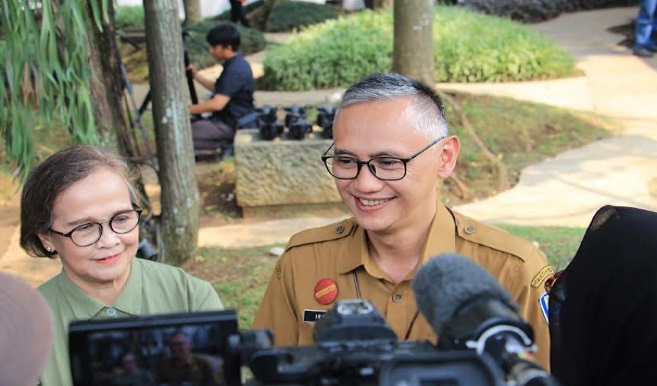 Pemerintah Kota (Pemkot) Bandung terus konsisten mengapresiasi seniman dan budayawan yang telah berkiprah di Kota Bandung. Tahun ini melalui Dinas Kebudayaan dan Pariwisata (Disbudpar) kembali akan menggelar Anugerah Budaya pada Agustus mendatang. Sekretaris Disbudpar, Nuzrul Irwan Irawan mengatakan, Anugerah Budaya tersebut merupakan agenda tahunan yang dilaksanakan Disbudpar sebagai wujud apresiasi kepada para seniman dan budayawan yang telah mengharumkan nama kota bandung melalui karya dan prestasinya.