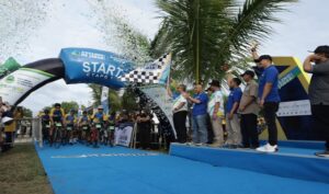 Pemerintah Daerah Kabupaten Sukabumi mengapresiasi Pemda Provinsi Jawa Barat yang telah menjadikan kawasan Pantai Palangpang, Ciletuh di Kecamatan Ciemas, Kabupaten Sukabumi sebagai titik awal Cycling De Jabar (CDJ) 2023. Staf Ahli Bupati Bidang Sumber Daya Manusia Pemda Kabupaten Sukabumi Jujun Junaedi menyampaikan terima kasih kepada Gubernur Jawa  Barat Ridwan Kamil yang telah menunjuk Kabupaten Sukabumi sebagai tuan rumah helaran CDJ 2023. "Kami mengucapkan terima kasih kepada Pak Gubernur yang telah menunjuk kami sebagai salah satu tuan rumah," ucap Jujun, Jumat (7/7/2023).