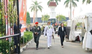 Panglima TNI Laksamana TNI Yudo Margono menghadiri upacara Hari Bhakti Adhyaksa ke-63 Tahun 2023 bertemakan “Penegakan Hukum Yang Tegas Dan Humanis Mengawal Pembangunan Nasional”, bertempat di lapangan Badan Diklat Kejaksaan RI, Pasar Minggu, Jakarta Selatan, Sabtu (22/07/2023). Hari Bhakti Adhyaksa yang diperingati setiap tanggal 22 Juli ini dipimpin langsung oleh Presiden RI Ir. Joko Widodo selaku Inspektur Upacara dengan Komandan Upacara Kolonel Cpm Andi Suci Agustiansyah, S.H. (lulusan Akmil 1998) yang sehari-hari menjabat Dansatidik Tipik Milum Sat Idik Puspomad. Upacara diawali dengan menyanyikan lagu kebangsaan Indonesia Raya, mengheningkan cipta, dan pengucapan Tri Krama Adhyaksa.