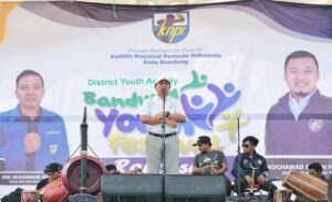 Plh. Wali Kota Bandung, Ema Sumarna mengapresiasi para pemuda yang mampu memanfaatkan momentum untuk kegiatan seni hingga ekonomi. Hal tersebut Ema lontarkan pada kegiatan Bandung Youth Festival KNPI Kecamatan Rancasari, di Lapang Bodogol Jalan Terusan Derwati, Sabtu 19 Agustus 2023. "Pemuda bisa menghadirkan beragam kegiatan, bukan hanya kegiatan seni, tapi juga potensi kegiatan yang bernilai manfaat ekonomi," ujar Ema.