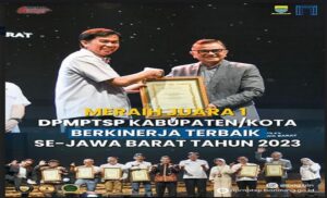 Dinas Penanaman Modal Pelayanan Terpadu Satu Pintu (DPMPTSP) kembali menorehkan prestasi. Kali ini DPMPTSP Kota Bandung meraih Juara I Penilaian Kinerja Terbaik Penanaman Modal dan Pelayanan Terpadu Satu Pintu Kabupaten dan Kota Se-Jawa Barat Tahun 2023. Penghargaan diserahkan pada acara West Java Investment Award, di Grand Sunshine Resort, Rabu 27 September 2023. Kepala DPMPTSP Kota Bandung, Ronny Ahmad Nurudin mengucapkan syukur atas penghargaan yang diraihnya. "Alhamdulillah setelah melalui proses penilaian kinerja (penyampaian data, verifikasi/visitasi, presentasi, wawancara) sejak bulan Juni sampai dengan maju ke tahap 6 besar, dilaksanakan presentasi akhir pada Agustus 2023 yang dilaksanakan di BIJB Kertajati," beber Kepala DPMPTSP Kota Bandung, Ronny Ahmad Nurudin.