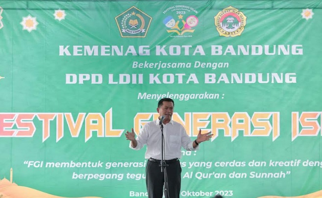 Menyambut Hari Sumpah Pemuda, DPD LDII Kota Bandung menyelenggarakan Festival Generasi Islam yang diikuti 80 peserta dari tingkat SD dan SMP. Seleksinya telah dilakukan sejak Juni dan kini memasuki babak akhir. Ketua DPD LDII Kota Bandung, Edi Sunandar menerangkan, kegiatan ini merupakan salah satu program dari Bagian Pendidikan Keagamaan DPD LDII Kota Bandung untuk meningkatkan peran generasi muda dalam bidang agama. "Sekarang ini merupakan puncak acaranya. Seleksi sudah dari bulan Juni, sebanyak 1.000 peserta diseleksi. Sekarang yang berkompetisi ada 80 orang se-Kota Bandung," ujar Edi di Masjid Sabilul Muttaqin, Sabtu 28 Oktober 2023.