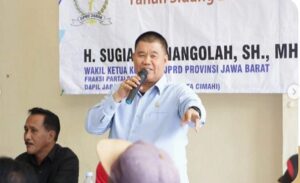 Dewan Perwakilan Rakyat Daerah (DPRD ) Provinsi Jawa Barat,saat ini sedang melaksanakan kegiatan reses yang merupakan kewajiban para wakil rakyat untuk turun ke daerah pemilihannya guna menjaring dan menyerap dan menampung aspirasi masyarakat . Anggota DPRD Provinsi Jawa Barat, Daerah Pemilihan (Dapil I) Kota Bandung dan Kota Cimahi, H. Sugianto Nanggolah, SH, MH melaksanakan Kegiatan Reses I Tahun Sidang 2023 - 2024 di Gg. Bp Kusen No.32, Utama, Kec. Cimahi Selelatan, Kota Cimahi. Jumat, (13/10/2023). Sugianto Politisi Partai Demokrat mengatakan, reses merupakan media untuk menjaring aspirasi masyarakat yang diwakilinya terkait permasalahan penyelenggaraan pemerintahan daerah dan kebutuhan pembangunan daerah serta terkait bantuan-bantuan yang digulirkan oleh pemerintah khususnya provinsi Jawa Barat.