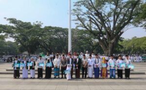 Penjabat Wali Kota Bandung, Bambang Tirtoyuliono mengajak kepada seluruh santri untuk membangun situasi kondusif jelang pesta demokrasi. Pasalnya, situasi kondusif menjadi modal agar Pemilu 2024 berlangsung aman dan damai di Kota Bandung. "Dengan situasi saat ini tentunya diminta untuk membangun kondusifitas pesta demokrasi, sehingga berperan aktif membantu, menjaga keamanan dan ketertiban," ungkapnya Bambang pada Peringatan Hari Santri Tingkat Kota Bandung di Balai Kota Bandung, Minggu 22 Oktober 2023. Peringatan Hari Santri Nasional 2023 mengangkat tema "Jihad Santri Jayakan Negeri" yang bermakna perjuangan melawan kebodohan.