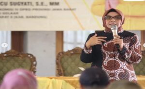 Pemerintah Provinsi Jawa Barat memiliki Peraturan Daerah (Perda) Nomor 2 Tahun 2022 tentang Desa Wisata. Berhubungan dengan hal tersebut Anggota DPRD Provinsi Jawa Barat Dr. Hj. Cucu Sugyati, S.E., M.M melaksanakan kegiatan Sebarluaskan Peraturan Daerah Provinsi Jawa Barat No. 2 Tahun 2022 Tentang Desa Wisata kepada masyarakat Balekambang Kec. Majalaya Kab. Bandung, Sabtu (4/11/2023).