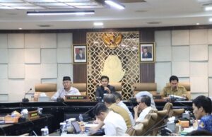 Pembahasan Rancangan Peraturan Daerah (Raperda) Anggaran Pendapatan Belanja Daerah (APBD) Provinsi Jabar Tahun Anggaran atau TA 2024 tinggal tahap penyempurnaan. Hal itu disampaikan Wakil Ketua DPRD Jawa Barat Oleh Soleh usai rapat kerja Badan Anggaran (Banggar) DPRD Jawa Barat, Bandung, Selasa (14/11/2023).