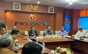 Menteri Komunikasi dan Informatika (Menkominfo) Budi Arie Setiadi menghadiri HUT ke-78 Persatuan Wartawan Indonesia (PWI) di Kantor PWI Pusat di Gedung Dewan Pers, Kebon Sirih, Jakarta Pusat, Jumat (9/2/2024).  Hadir dalam acara itu, selain Ketua PWI Pusat Hendry Ch Bangun, Sekjen PWI Sayid Iskandarsyah, wartawan senior, dan undangan lain yakni Karo Penmas Mabes Polri Brigjen Trunoyudo Wisnu Andiko; Ketua Dewan Pers Ninik Rahayu, utusan dari Malaysia dan perwakilan dari Astra Pusat. Acara berlangsung sederhana namun khidmat. Peringatan ditandai dengan pemotongan tumpeng oleh Menkominfo sebagai ungkapan rasa syukur pada HUT ke-78 PWI. "Dari sejak kelahiranya, PWI memilik misi suci untuk mencerdaskan bangsa dan meningkatkan kesejahteraan rakyat dalam rangka membawa Indonesia menjadi negara maju," ujar Budi Arie.