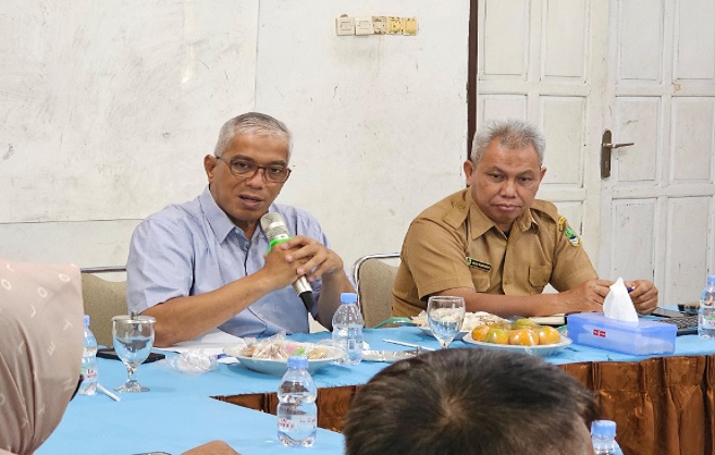 DPRD Provinsi Jawa Barat prihatin terhadap kebijakan anggaran yang belum maksimal di UPTD PPGSRA Subang. Terutama terkait dengan pendidikan anak-anak yang berada ditempat tersebut. Hal tersebut dikatakan Wakil Ketua Komisi V DPRD Provinsi Jawa Barat Abdul Hadi Wijaya saat kunjungan kerja Komisi V ke UPTD Pusat Pelayanan Sosial Griya Ramah Anak (PPGSRA) di Kabupaten Subang dalam rangka Evaluasi Program dan Kegiatan Tahun 2023. Senin, (12/2/2024).