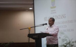 Pemerintah Kota Bandung mengimbau kepada masyarakat untuk terus menjaga situasi kondusif selama Ramadan hingga Idulfitri 1445 Hijriah mendatang. Di antaranya warga diimbau tidak memberikan uang kepada pengemis, dan tidak sahur di jalan alias Sahur on The Road serta dilarang mercon. “Masyarakat diimbau untuk menjaga Kota Bandung tetap kondusif selama Ramadan, tidak melakukan hal yang dapat mengganggu ketertiban umum. Salah satunya tidak memberi uang kepada pengemis di perempatan,” jelas Kepala Badan Kesatuan Bangsa dan Politik (Bakesbangpol) Kota Bandung, Bambang Sukardi di Balai Kota Bandung, Kamis, 28 Maret 2024.