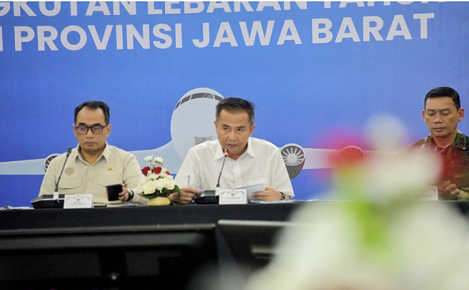 Pemda Provinsi Jawa Barat siap menyambut dan memastikan kelancaran arus mudik Lebaran 2024. Puncak arus mudik tahun ini diprediksi terjadi pada 5-7 April 2024, sedangkan puncak arus balik pada 13-15 April 2024. Penjabat (Pj.) Gubernur Jabar Bey Machmudin melaporkan, sebanyak 182 posko Pemantauan Lalu Lintas di wilayah Jabar sudah didirikan untuk menunjang kelancaran mudik Lebaran tahun ini.