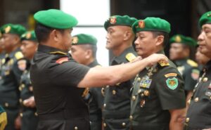 Mayor Jenderal (Mayjen) TNI Mohammad Fadjar, MPICT., resmi menjabat Pangdam III/Siliwangi menggantikan Mayjen TNI Erwin Djatniko. Serah terima jabatan (Sertijab) Pangdam III/Siliwangi beserta Perwira Tinggi TNI AD lainnya dipimpin oleh Kasad Jenderal TNI Maruli Simanjuntak, M.Sc., di Gedung Nasution Mabesad, Jum’at (08/03/2024). Penunjukan Mayjen TNI Mohammad Fadjar, MPICT., sebagai Pangdam III/Siliwangi tercantum dalam Keputusan Panglima TNI Nomor Kep/216/II/2024 tanggal 21 Februari 2024.