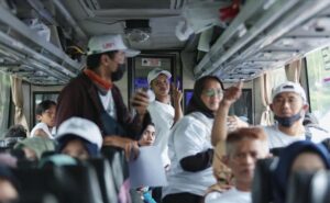 Pemerintah Kota (Pemkot) Bandung kembali menyediakan bus untuk mudik gratis ke sejumlah kota. Total tersedia 234 tempat duduk bagi pemudik. Plt. Kadishub Kota Bandung, Asep Kuswara mengungkapkan, pendaftaran mudik gratis akan dibuka pada 15 Maret mendatang. Pendaftaran dilaksanakan secara offline. Sedangkan pemberangkatannya akan dilaksanakan pada 6 April mendatang.