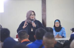 Anggota Dewan Perwakilan Rakyat Daerah (DPRD) Provinsi Jawa Barat Hj. Tia Fitriani mengatakan, Perda tentang Penyelenggaraan Kesehatan sangatlah penting bagi masyarakat. Pasalnya, hal tersebut harus menjadi payung hukum untuk pelayanan kesehatan dari pemerintah kepada masyarakat. Karena itu, Tia menyebut Penyelenggaran Kesehatan harus menjadi prioritas, menimbang hal tersebut langsung berhubungan dengan pelayanan kepada masyarakat.