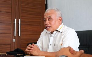 Ketua Komisi IV DPRD Provinsi Jawa Barat, Tetep Abdulatip Barat memberi catatan kepada UPTD PPP LLAJ Wilayah Pelayanan III Kabupaten Garut terkait Penerangan Jalan Umum (PJU) yang sudah rusak atau tidak maksimal, hal tersebut bisa membahayakan keselamatan bagi pengguna jalan raya. Demikian hal tersebut disampaikan legislator dari PKS ini saat kegiatan Kunjungan kerja ke UPTD PPP LLAJ Wilayah Pelayanan III Kabupaten Garut, dalam rangka mencari data dan informasi terkait rencana program kegiatan Tahun Anggaran 2024 pada Wilayah kerja UPTD PPP LLAJ Wilayah Pelayanan III Kabupaten Garut Dinas Perhubungan Provinsi Jawa Barat. Kamis, (7/3/2024).