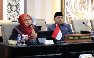 DPRD Provinsi Jawa Barat menerima kunjungan kerja dari DPRD Provinsi Chungcheongnam-do Republik Korea Selatan. Kunjungan tersebut membahas kerja sama yang sudah dilakukan Pemerintah Daerah Provinsi Jabar dengan Pemerintah Daerah Provinsi Chungcheongnam-do Korea Selatan. Kunjungan tersebut diterima langsung oleh Pelaksana Harian (Plh) Sekretaris DPRD Jawa Barat sekaligus Kepala Bagian (Kabag) Persidangan dan Perundang-Undangan Iis Rostiasih, dan Kabag Fasilitasi, Penganggaran dan Pengawasan Iman Tohidin serta pejabat struktural lainnya.