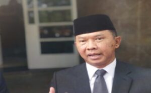 Penjabat Wali Kota Bandung, Bambang Tirtoyuliono resmi melantik Dharmawan sebagai Penjabat Sekretaris Daerah Kota Bandung, Senin 1 Juli 2024 di Balai Kota Bandung. Sebelumnya, Pelaksana Harian Sekda dijabat oleh Hikmat Ginanjar yang saat ini sudah purna tugas.