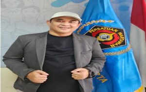 Surat Administrasi Hukum Umum (AHU) Persatuan Wartawan Indonesia (PWI) kini telah resmi diblokir, yang secara hukum menguatkan keputusan bahwa Hendry Ch Bangun tidak lagi memiliki hak untuk mengajukan proposal atau tindakan administratif lainnya atas nama PWI Pusat. Pemblokiran ini dilakukan sebagai tindak lanjut atas keputusan pemberhentian Hendry Ch Bangun sebagai anggota PWI dan secara otomatis tidak berhak lagi menjabat Ketua PWI Pusat. hal tersebut juga didasarkan pada evaluasi organisasi yang menilai adanya pelanggaran serius terhadap tata kelola internal dan etika organisasi.