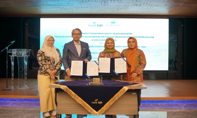 bank bjb memperkuat sinergi kolaborasi dengan berbagai pihak guna mendukung pengembangan ekonomi daerah dan meningkatkan akses keuangan bagi masyarakat. Terbaru, bank bjb menandatangani Nota Kesepahaman (MoU) pada Jumat (8/11) dengan Badan Pengelola Kawasan Rebana (BP Rebana) Provinsi Jawa Barat untuk memanfaatkan aktivitas perbankan dalam pengembangan Kawasan Rebana, sebuah wilayah strategis yang memiliki potensi besar untuk pertumbuhan ekonomi regional. Penandatanganan MoU ini merupakan upaya bank bjb memperluas jangkauan layanan perbankan serta memberikan kontribusi positif bagi masyarakat. Dalam kerja sama ini, bank bjb berkomitmen untuk menyediakan berbagai layanan perbankan guna mendukung kebutuhan finansial di Kawasan Rebana, termasuk perusahaan-perusahaan, sektor industri, dan masyarakat sekitar.