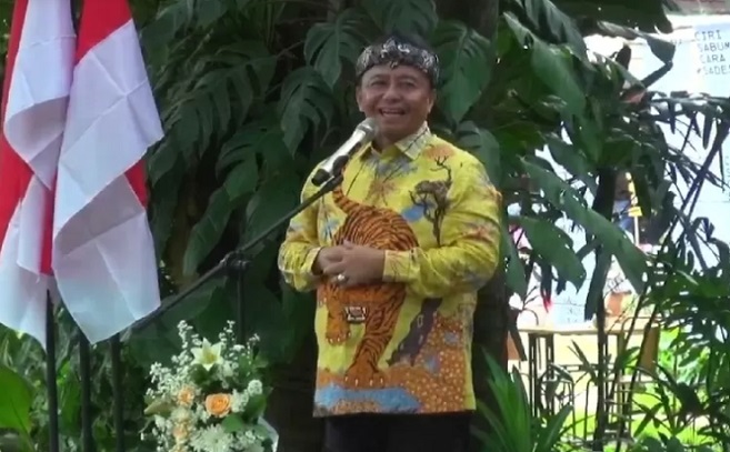 Sekda Jabar Herman Suryatman menghadiri acara Festival Gandrung Mulasara Panen Karya Tatanen di Sanggar Kegiatan Belajar (SKB) Bale Atikan Mandala Karsa, Kabupaten Purwakarta, Kamis (26/12/2024). Pola kearifan lokal yang telah dilakukan di SKB Bale Atikan, menurut Sekda Herman, merupakan implementasi diri dalam mengejawantahkan nilai - nilai Pancaniti Sunda.