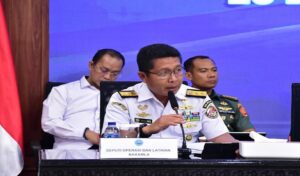 Deputi Operasi Laut dan Latihan Bakamla RI Laksda TNI Andi Abdul Aziz, S.H., M.M., menghadiri Konferensi Pers Akhir Tahun 2024 dan Pemusnahan Barang Bukti Tindak Pidana Narkotika yang diadakan oleh Badan Narkotika Nasional (BNN), di Jakarta Timur, Senin (23/12/2024). Pada kesempatan ini, Laksda TNI Andi mewakili Kepala Bakamla RI Laksdya TNI Dr. Irvansyah, S.H., M.Tr.,Opsla., mengucapkan apresiasi untuk BNN atas upaya Pemberantasan Narkotika pada Tahun 2024. “Saya mengucapkan apresiasi yang sebesar-besarnya terhadap kinerja BNN selama tahun 2024 yang sangat baik di bawah kepemimpinan Kepala BNN Komisaris Jenderal Polisi Dr. Marthinus Hukom, S.I.K., M.Si.,” ujarnya.