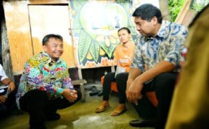 Jawa Barat jadi pilot project program penanganan masyarakat kategori pemerlu pelayanan kesejahteraan sosial dari Pemerintah Pusat. Ada tiga daerah di Jabar yang dijadikan tempat pelaksaan program PPKS, yakni Kota Bandung, Kabupaten Bandung dan Kota Cimahi. Ketiga daerah ini memiliki karakteristik hampir sama, yakni kota metropolitan yang terdapat pemasalahan sosial PPKS.