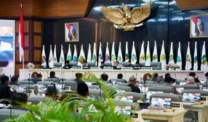 DPRD Provinsi Jawa Barat melaksanakan penutupan masa sidang I tahun sidang 2024/2025. Penutupan masa sidang tersebut dilaksanakan dalam rapat paripurna pada agenda ke III. Selain penutupan masa sidang I tahun sidang 2024/2025, DPRD Jawa Barat sebelumnya menetapkan tiga (3) Rancangan Peraturan Daerah (Ranperda) menjadi Perda. Tiga Ranperda tersebut diantaranya, Penyelenggaraan Penghormatan, Perlindungan, dan Pemenuhan Hak Penyandang Disabilitas, Penyelenggaraan Perlindungan Konsumen, dan Ranperda Penyelenggaraan Riset dan Inovasi Daerah Provinsi Jawa Barat.