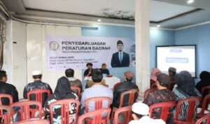 Wakil Ketua DPRD Provinsi Jawa Barat Acep Jamaludin melaksanakan Kegiatan Penyebarluasan Peraturan Daerah (Perda) di Kelurahan Cigondewah, Kecamatan Bandung Kulon, Kota Bandung Senin, (13/1/25). Adapun pembahasan dalam kegiatan tersebut terkait Peraturan Daerah (Perda) Provinsi Jawa Barat Nomor 5 Tahun 2023 tentang Optimalisasi Penyelenggaraan Perlindungan Tenaga Kerja Melalui Jaminan Sosial Ketenagakerjaan.