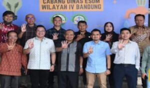 DPRD Provinsi Jawa Barat mendorong peningkatan realisasi program bantuan akses listrik kepada masyarakat miskin atau Program Jabar Caang lebih banyak lagi. Pasalnya dari target 28.000 yang terealisasi baru 3.000. Hal itu disampaikan oleh Wakil Ketua DPRD Provinsi Jawa Barat Iwan Suryawan saat berkunjung ke Kantor Cabang Dinas ESDM Kota Cimahi bersama Anggota Komisi IV dalam rangka evaluasi program kegiatan tahun 2024, dan rencana kerja tahun 2025, Selasa (7/1/2025).