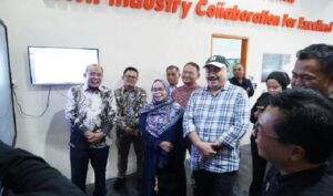 Pansus III DPRD Provinsi Jawa Barat menilai SMK Negeri 1 Garut dapat menjadi model percontohan dalam menerapkan energi terbarukan. Sejalan dengan program pemerintah berkaitan dengan Raperda Rencana Umum Energi Daerah (RUED) di Jawa Barat. Wakil Ketua DPRD Provinsi Jawa Barat, Iwan Suryawan menyebutkan, SMK Negeri 1 Garut menjadi bagian dari program pemerintah tentang Pembangkit Listrik Tenaga Surya (PLTS) yang dipasang diatap sekolah. Dengan tujuan untuk membantu penyerapan energi dan juga menekan angka operasional listrik.