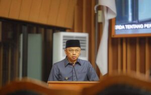 Pemerintah Kota Bandung terus memperkuat upaya pengelolaan sampah di tengah tantangan yang dihadapi selama tahun 2024. Melalui langkah-langkah strategis dan kolaborasi lintas sektor, Pemkot berkomitmen untuk menciptakan sistem pengelolaan sampah yang lebih efektif dan berkelanjutan di tahun 2025.